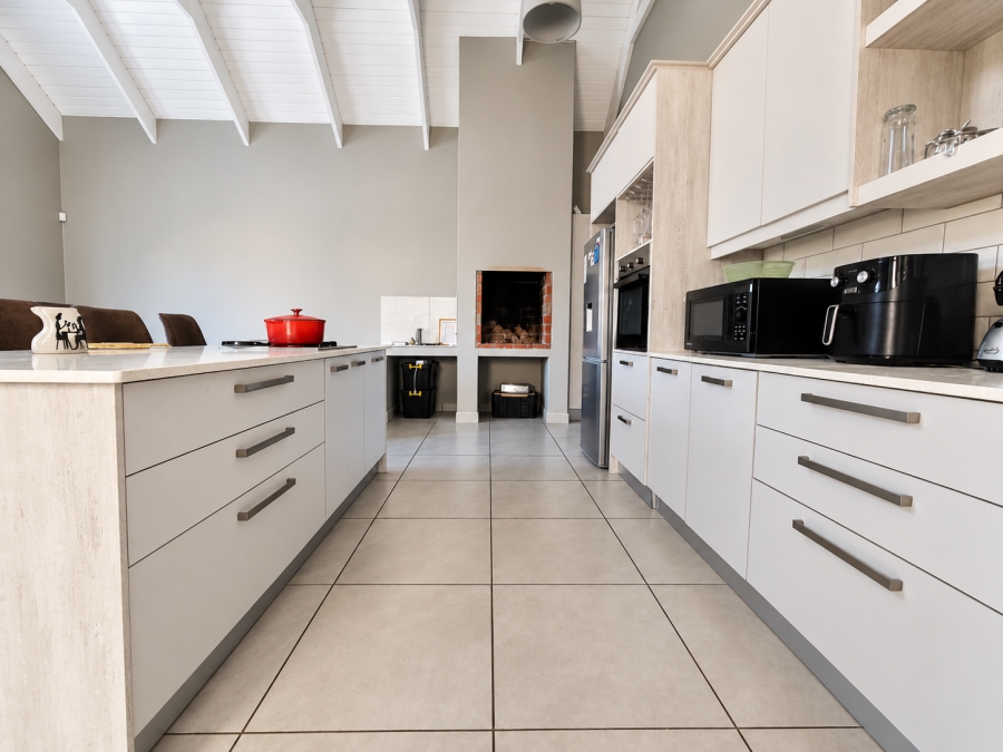 3 Bedroom Property for Sale in Brittania Beach Estate Western Cape